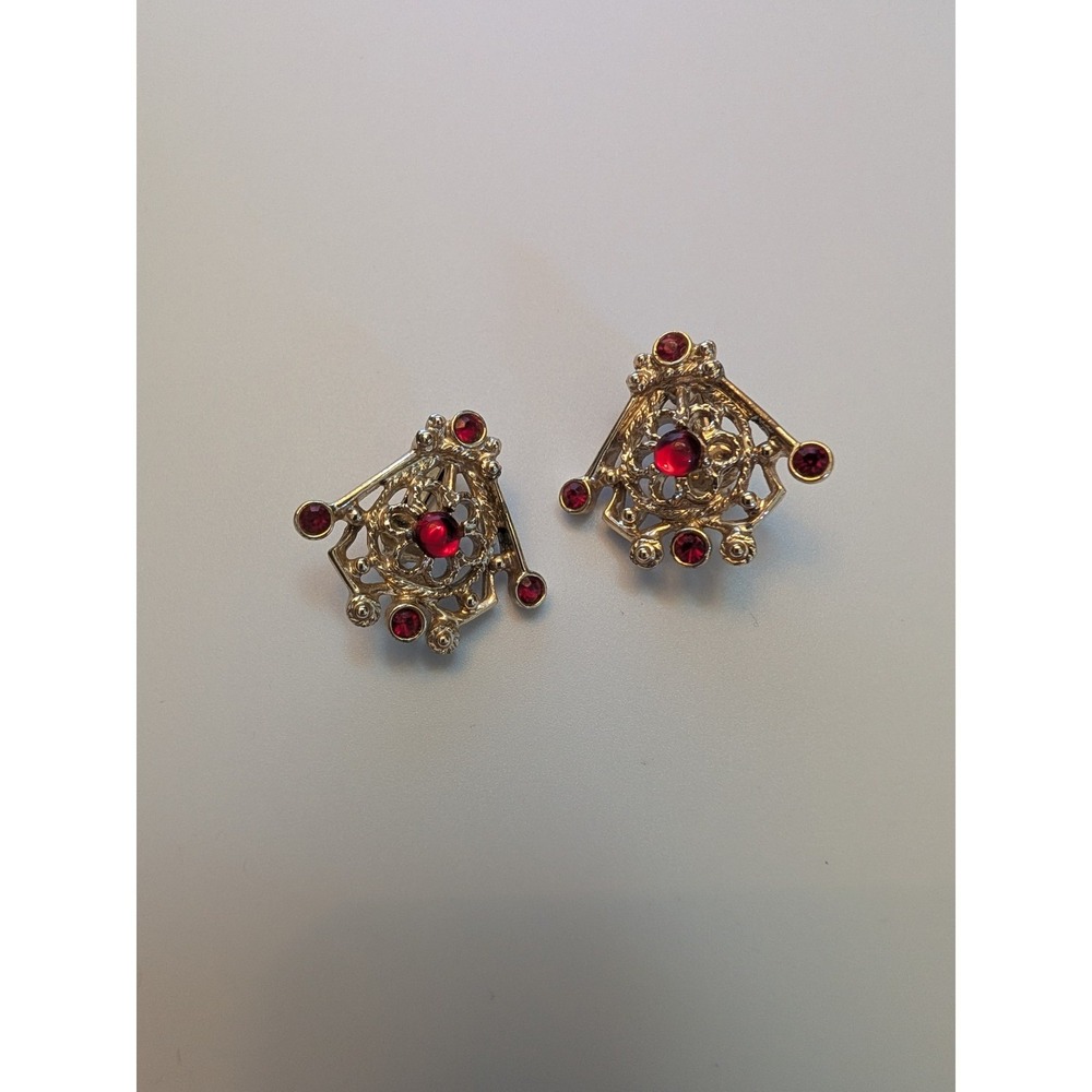 1970s Sarah Coventry Signed Gold Tone Red Filigree Clip On Earrings Vintage